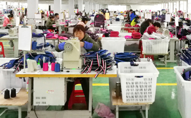 The workers are making school bags1