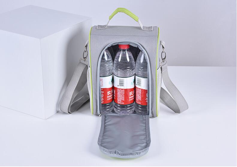 inside of Outdoor picnic insulation bag