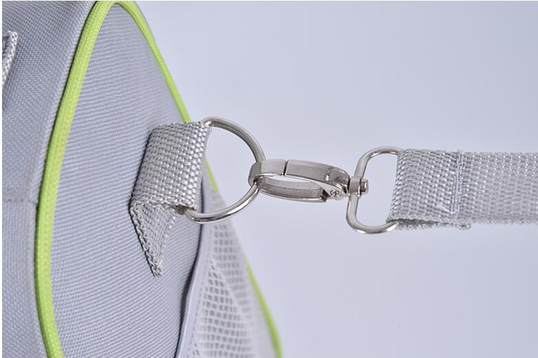 Outdoor picnic insulation bag with detachable hook clasp