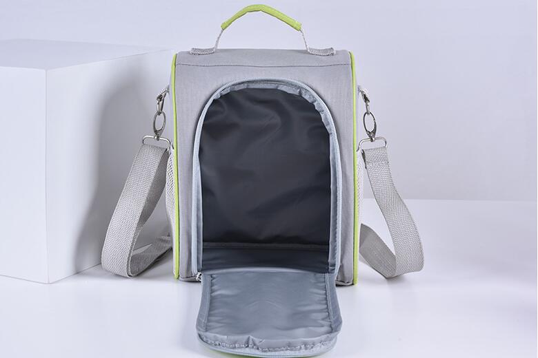 lining of Outdoor picnic insulation bag with detachable hook clasp