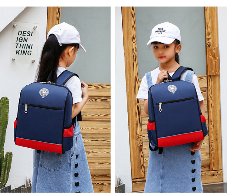 model show of Custom logo kids school bag3